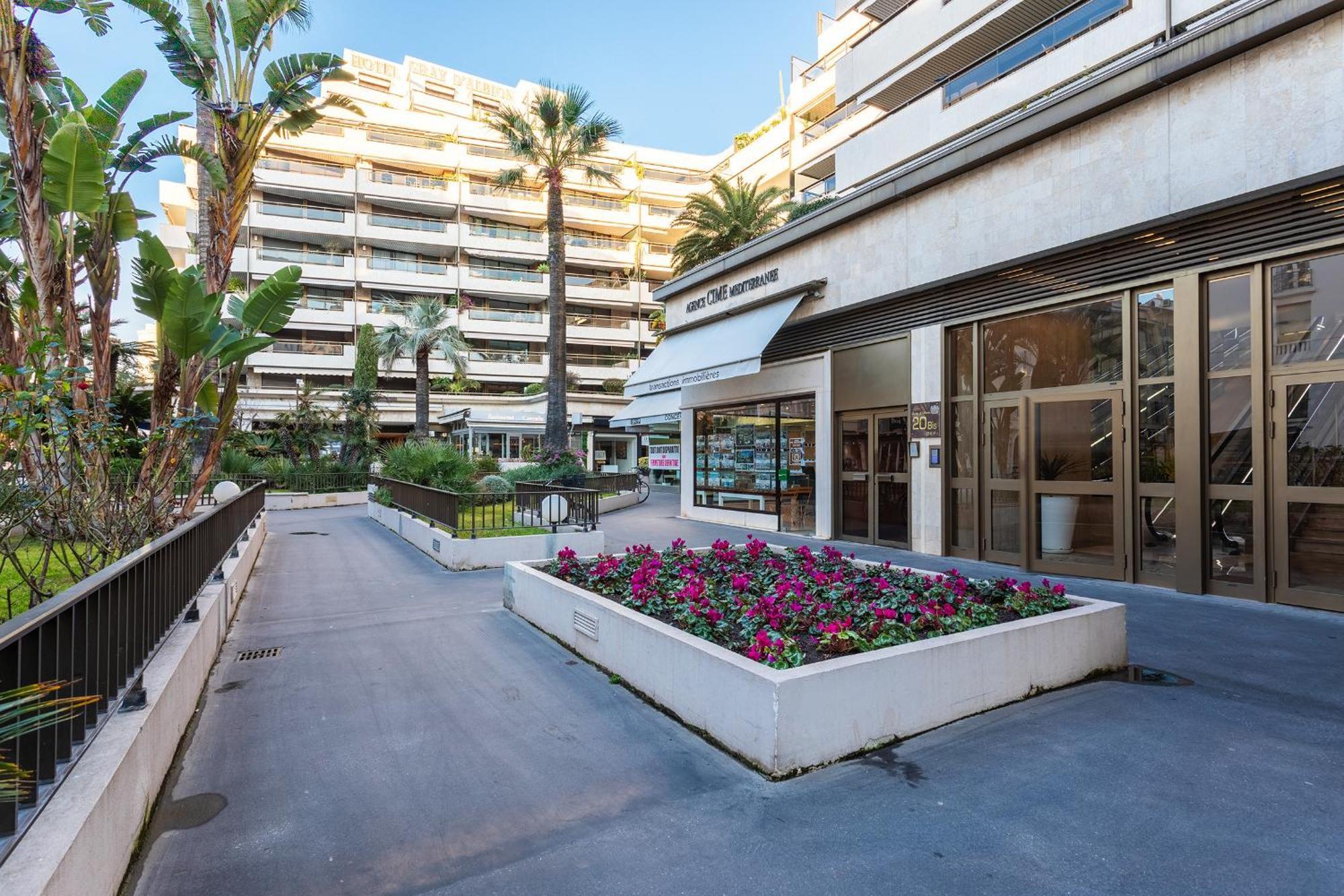 Gray D'albion Del562 Cannes
